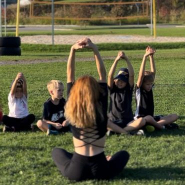 Joga kā neatņemama hokejistu treniņu sastāvdaļa – stāsta Ieva Stocka.