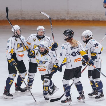 Trīs no trīs! 🏆 HS Kurbads/Lauvas sieviešu hokeja komanda nepārspēta sabraukumā Ogrē!