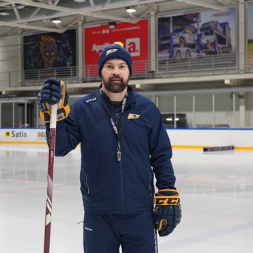 Kaspars Daugaviņš joins the coaching staff of Hockey School “Kurbads”