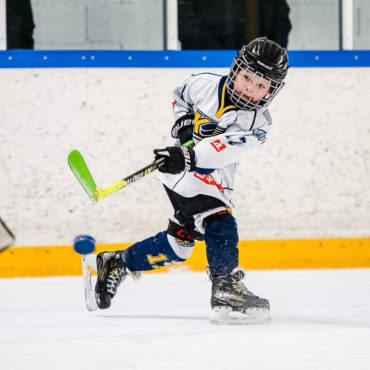 🏒🔥 Mūsu jaunie cīnītāji uz ledus!